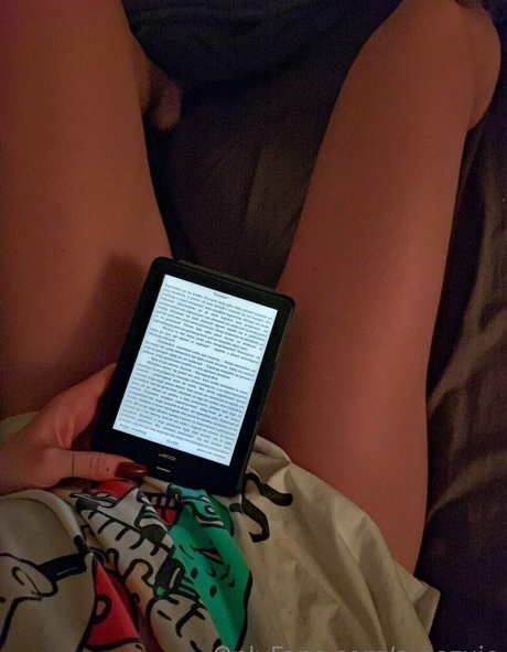 a pozuje Nacktbilder von OnlyFans geleakt