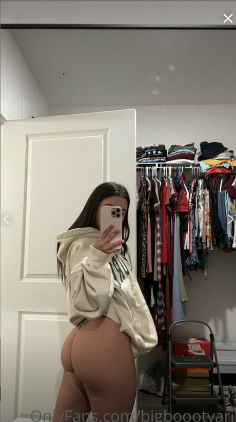 bigboootyari OnlyFans Model Fotos