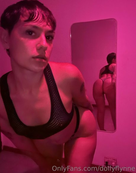 dollyflynne OnlyFans explizite Inhalte