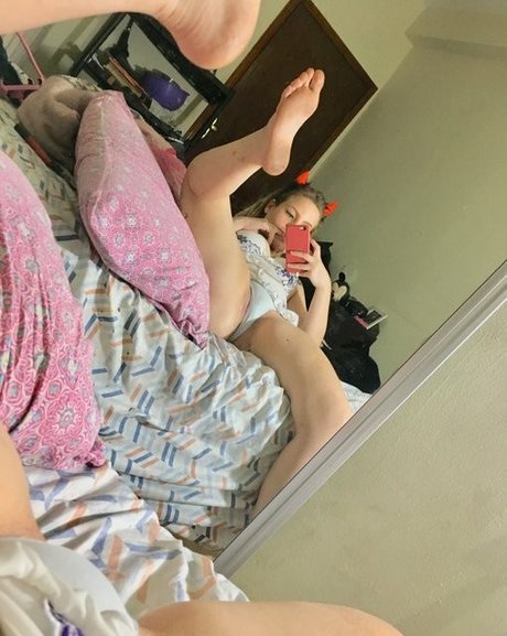 Alanis Iandra OnlyFans Striptease