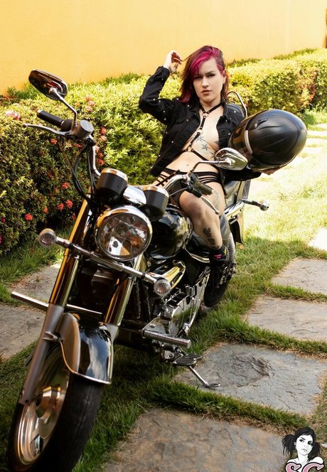 Ninha Suicide OnlyFans-Fotos