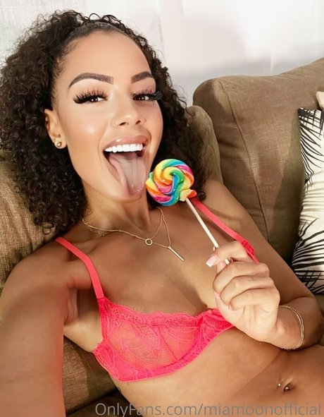 miamoonofficial OnlyFans Sextape