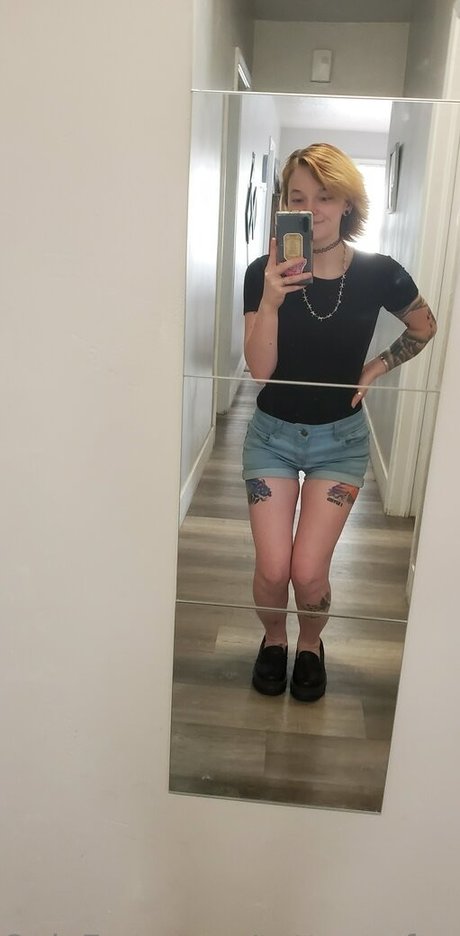 tatteasefree OnlyFans-Creator