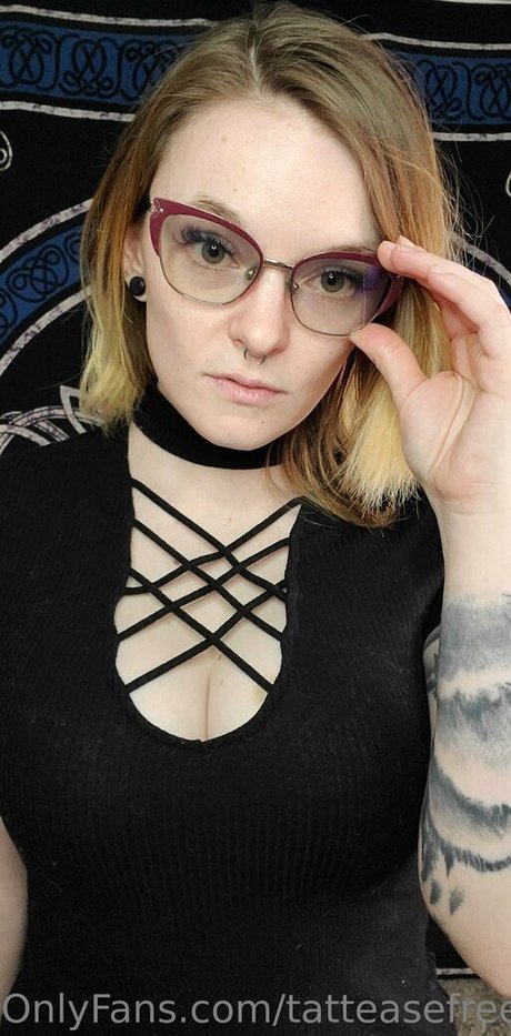 tatteasefree OnlyFans-Creator