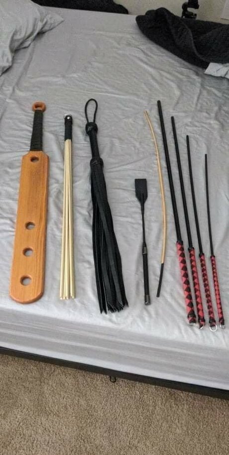 moonbabyfuxk OnlyFans Striptease