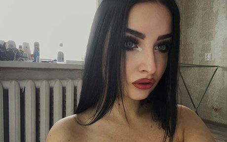 Lopatina OnlyFans Brüste Bild