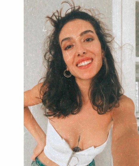 Asli Sevi Nacktpornos auf OnlyFans