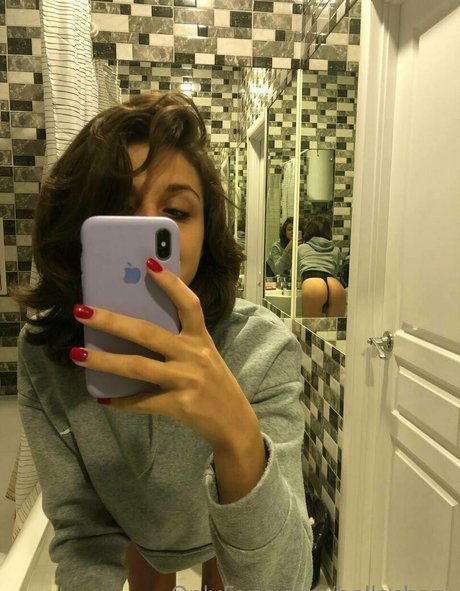 bellachary Nackt auf OnlyFans