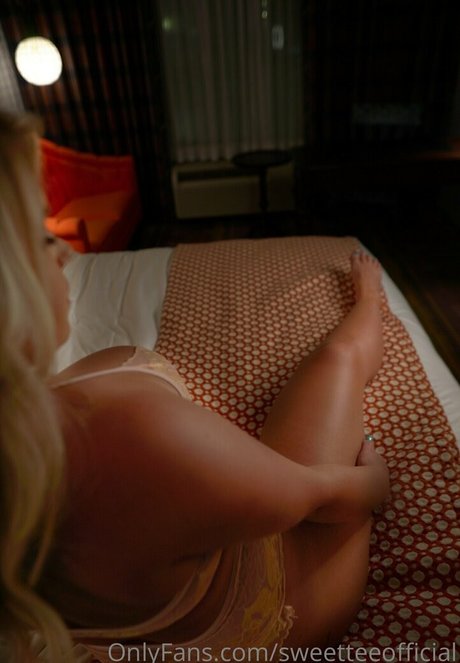 sweetteeofficial OnlyFans Nacktbilder