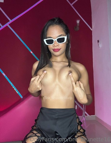 brit brunette16 OnlyFans Nacktfotos