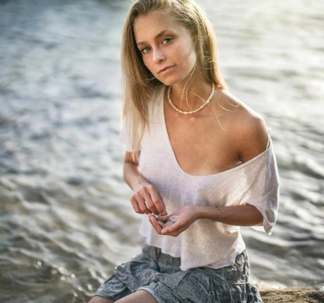 elabarkay OnlyFans Bilder