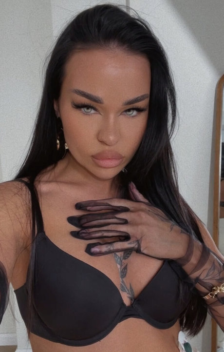 Ya Eva Nacktbilder auf OnlyFans