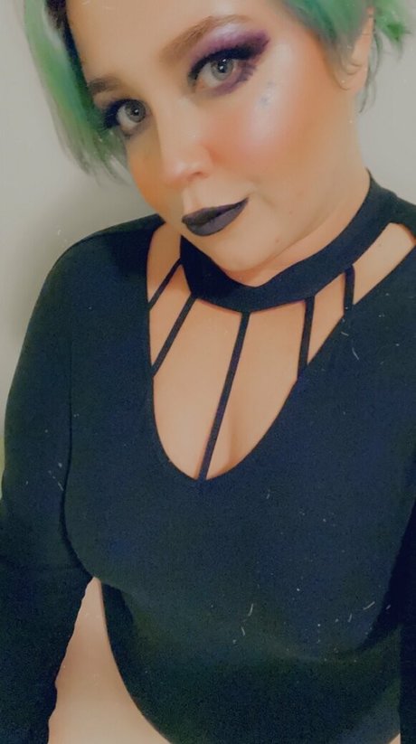 unsupervised housewife OnlyFans-Inhalte