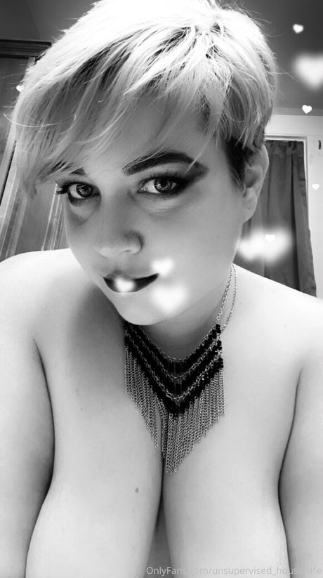 unsupervised housewife Nacktbilder von OnlyFans