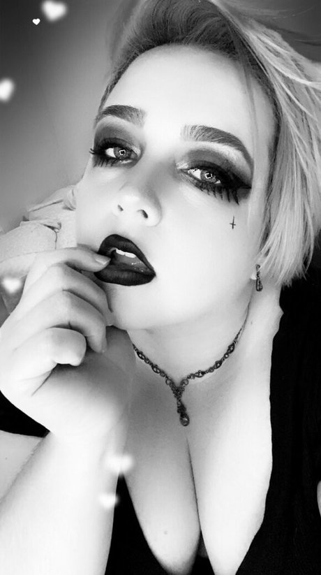 unsupervised housewife OnlyFans X