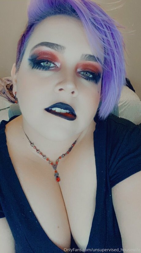 unsupervised housewife OnlyFans nackte Brüste