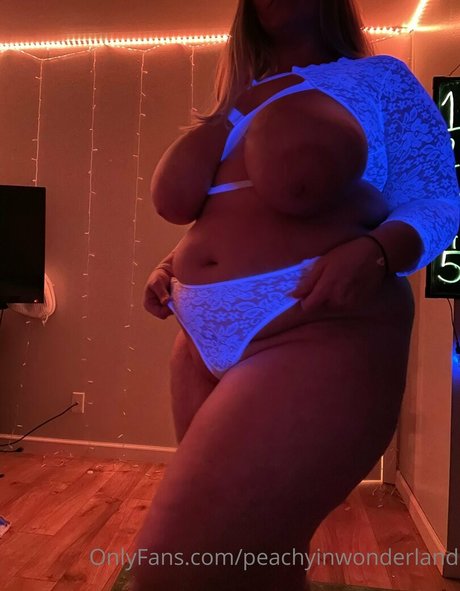 peachyinwonderland OnlyFans Pornografie