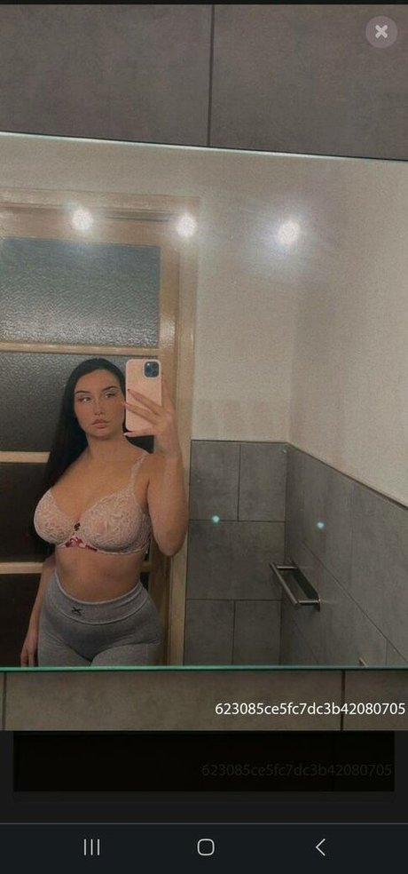 Esmeralda Morichelli Nackt auf OnlyFans