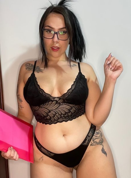 Mandy Amorim OnlyFans Striptease