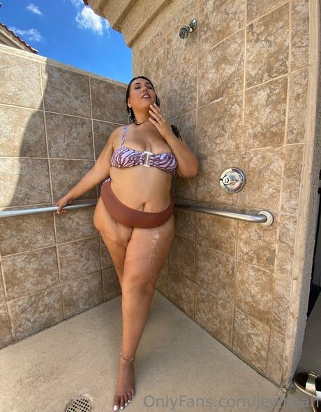 Jewlieah OnlyFans Strip