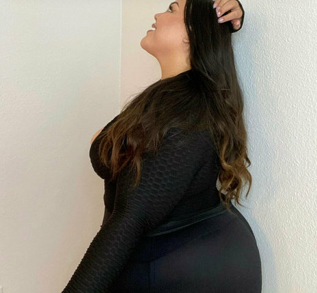 Jewlieah OnlyFans Model Fotos