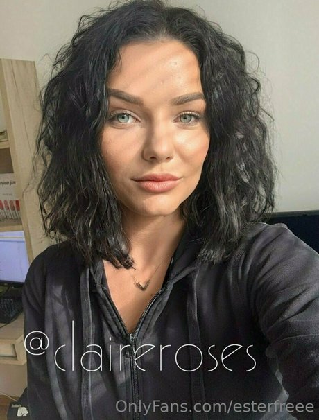 esterfreee OnlyFans Striptease