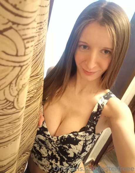 esterfreee OnlyFans schlank