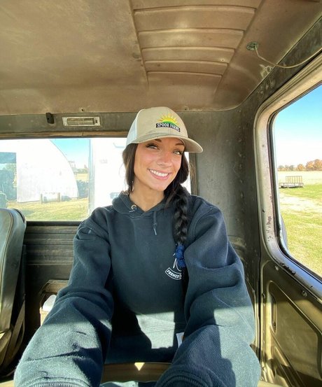 thefarmergrayce OnlyFans Model Fotos