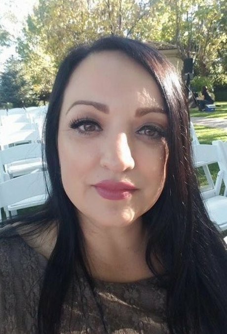 Dark Haired Brunette OnlyFans-Pornos