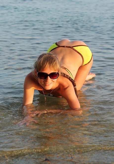 Jul bikini Nacktbilder von OnlyFans