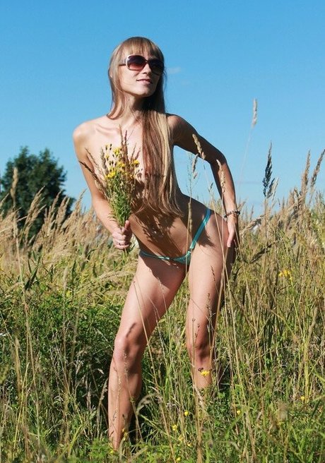 Jul bikini Oben ohne OnlyFans