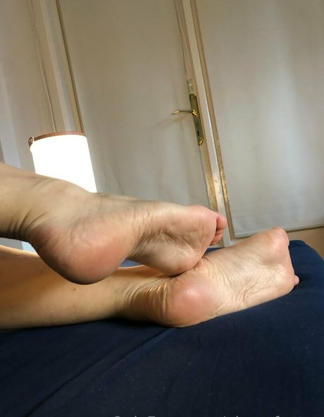 aimeefeetxx OnlyFans nackte Brüste