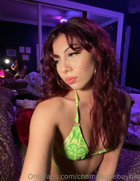 champagnebaybie Nacktbilder von OnlyFans