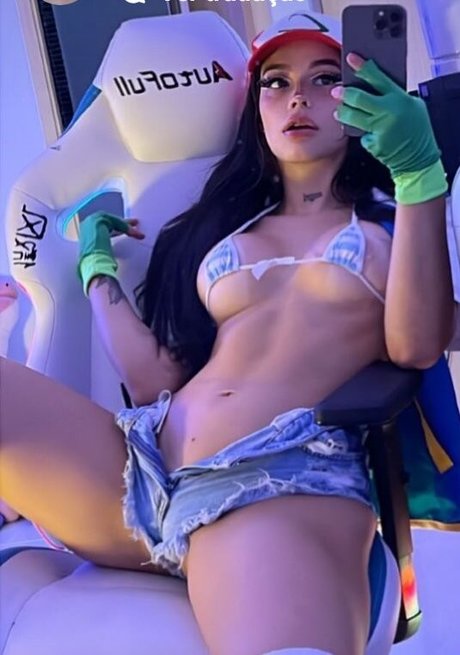 kurvige blonde milf onlyfans kostenlos nackt Medien