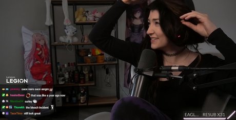 Wolfabelle OnlyFans explizite Inhalte