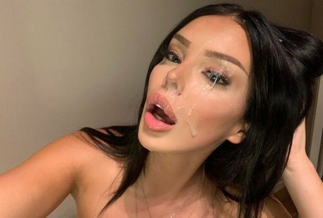 Pariz Zianna OnlyFans Pornografie