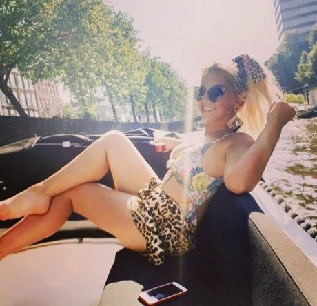 Sensi Lowe OnlyFans Bilder