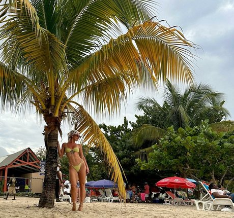 Carmen Caccavale Nackt