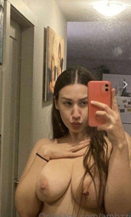 Ambzzzie Nacktpornos auf OnlyFans