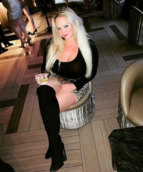 BlondiePomie OnlyFans Striptease