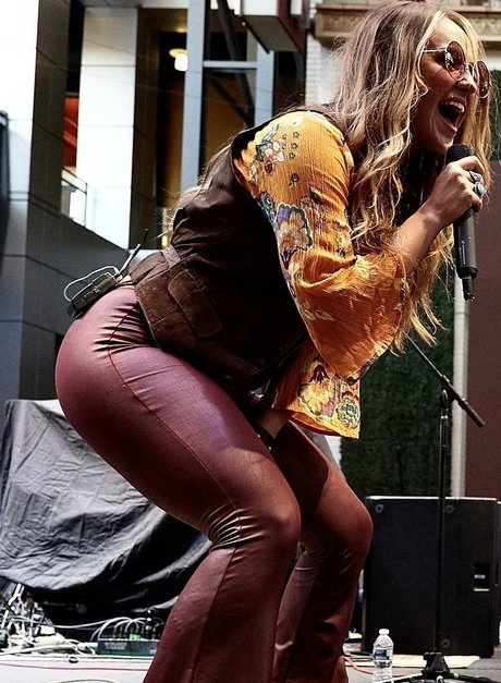 Lainey Wilson NurlyFans-Pornoleaks