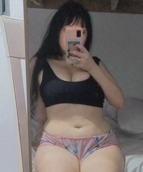 Luazineas Nacktbilder von OnlyFans geleakt