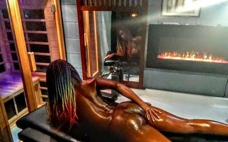 ms red77 OnlyFans Striptease