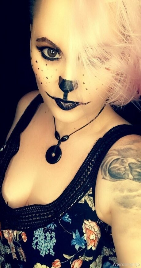 weirdartgirljo OnlyFans schlank