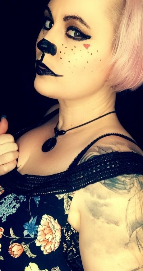 weirdartgirljo OnlyFans-Bilder