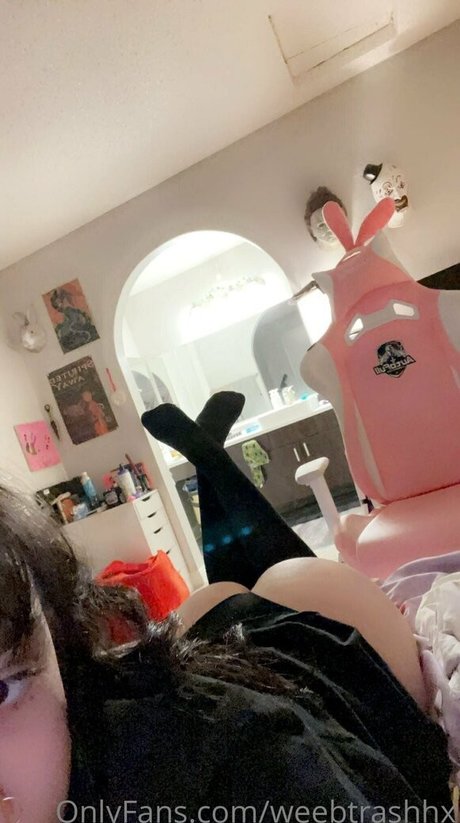 weebtrashhx OnlyFans nackte Brüste
