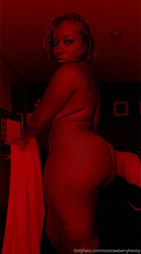 mzstrawberryhenny Nacktbilder von OnlyFans
