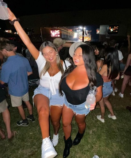 Jenn M OnlyFans Star