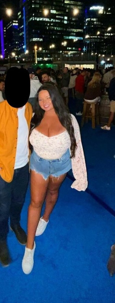 Jenn M OnlyFans nackte Brüste