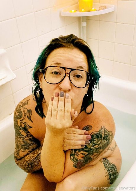 molleewaters OnlyFans Sextape